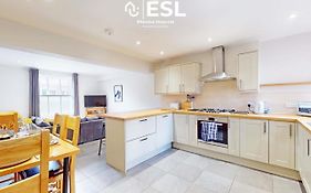 5 Bedroom House - Ideal For Groups & Contractors